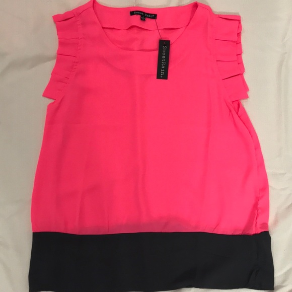 Beautiful blouse - Picture 1 of 3